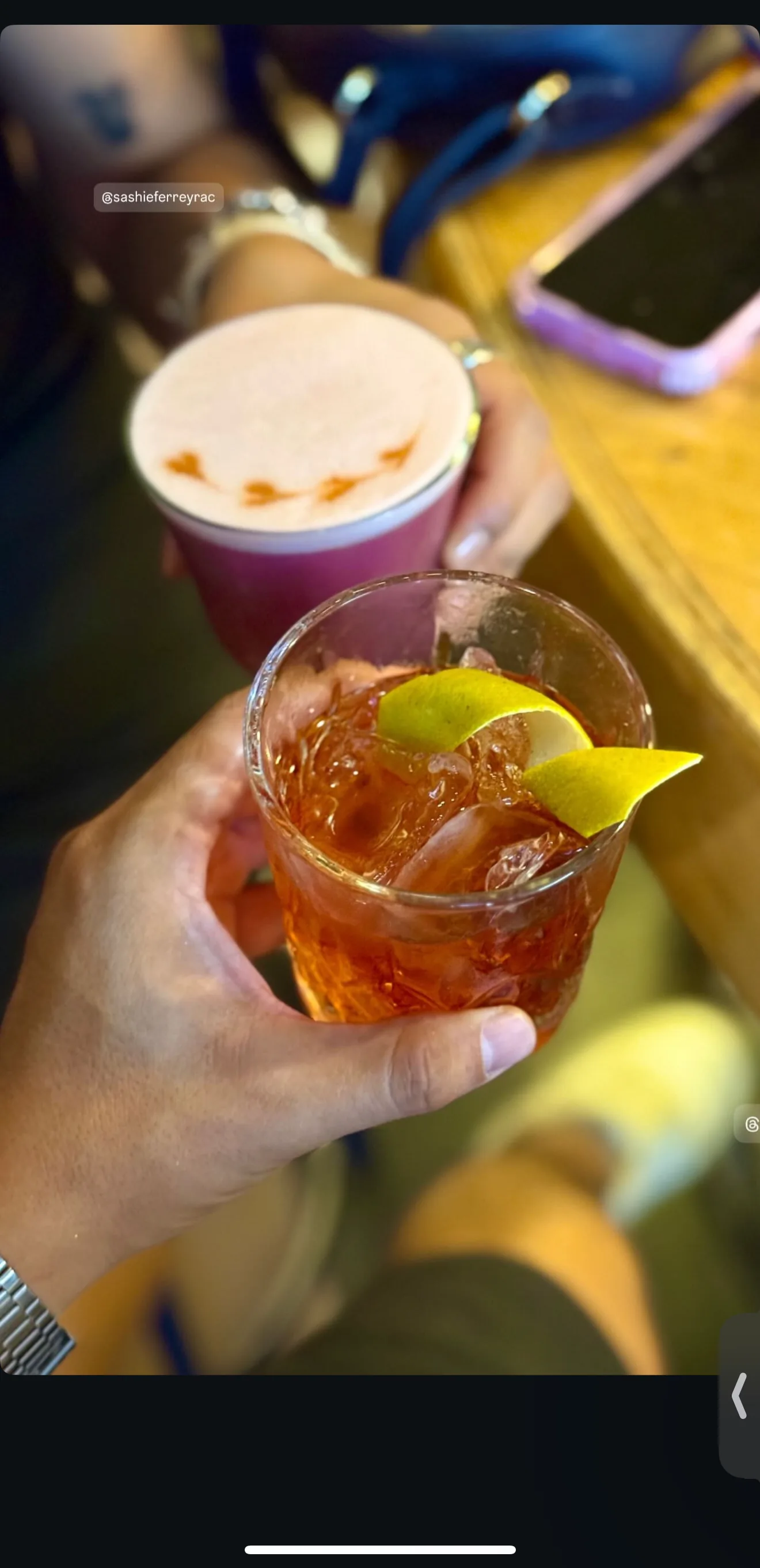 Noche de coctelería en El Adriano